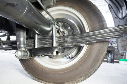 Leaf spring replacement in Lincoln, Carolina Utara
