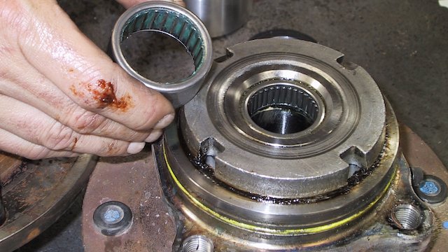 Wheel bearing replacement in Laurens, Carolina Selatan
