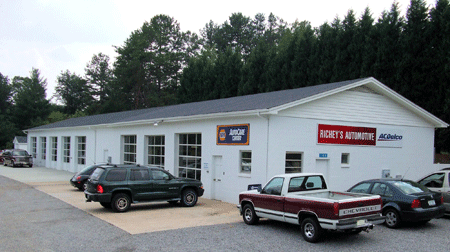 Automotive service in Hickory, Missouri
